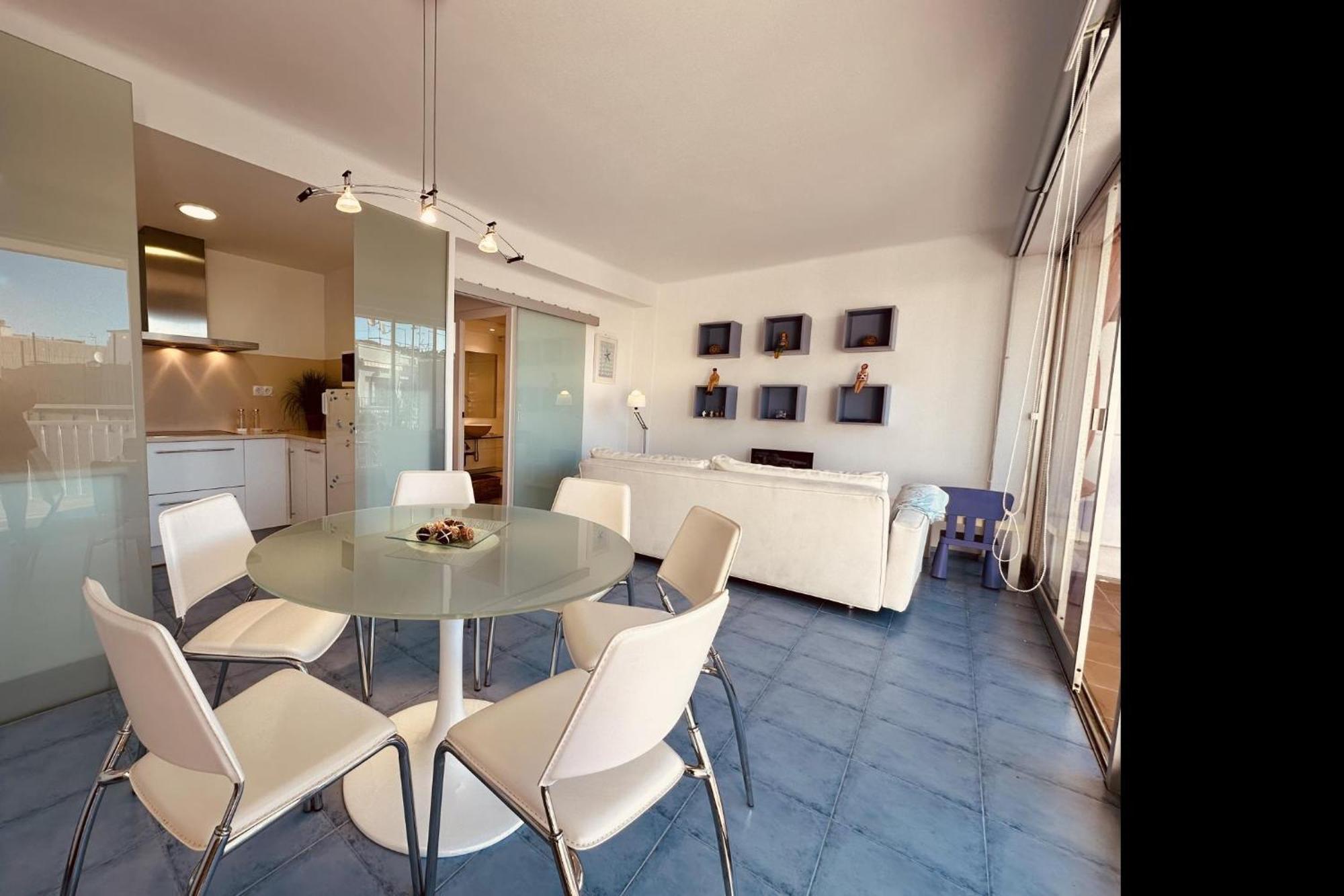 Apartment With Terrace Near 2 *